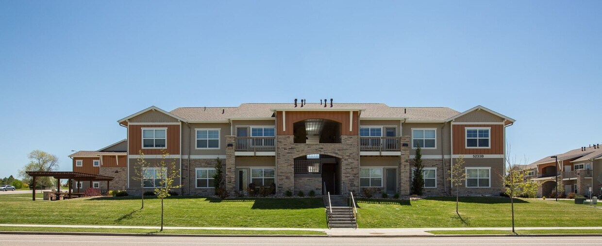 Primary Photo - 5233 Boardwalk Dr