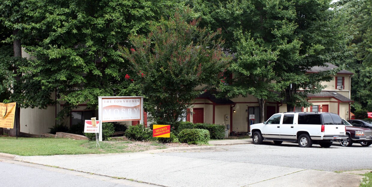 Building Photo - Mosby Townhomes