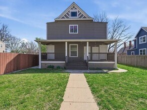 Building Photo - 1912 N Wellington Pl