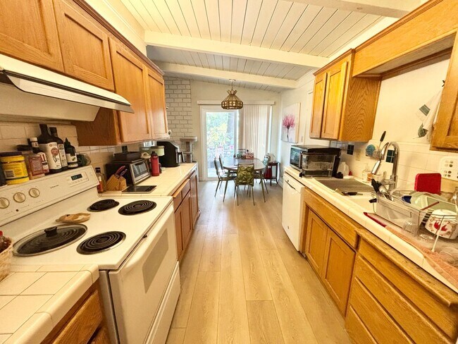 Building Photo - Super Cute 3 bed 2 bath Home in Central Da...