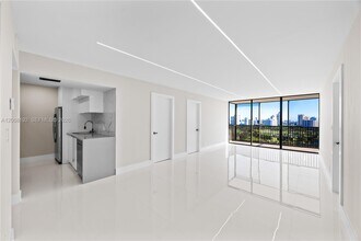 Building Photo - 20379 W Country Club Dr