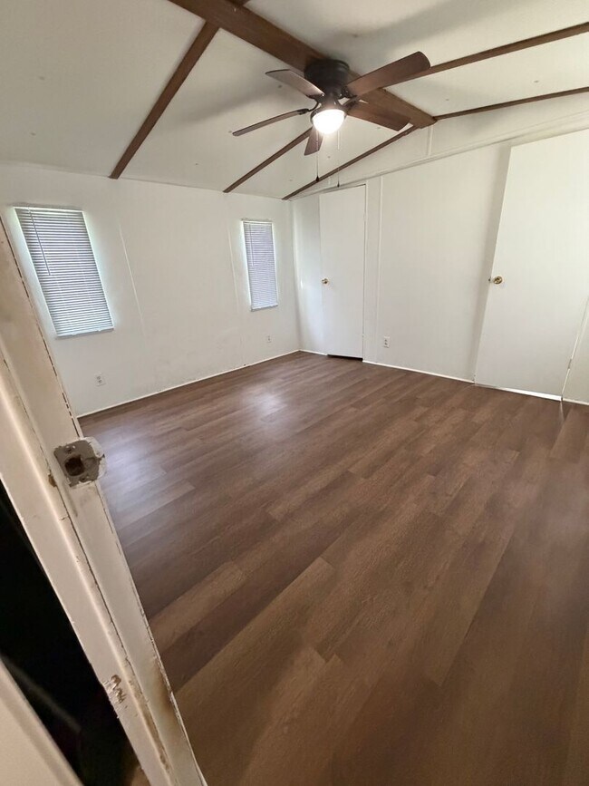 Foto del edificio - 17249 Liberty Rd