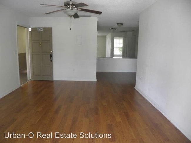 Building Photo - 6004 Village Cir