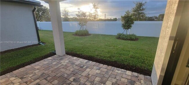 Foto del edificio - 2941 Hibiscus Ave