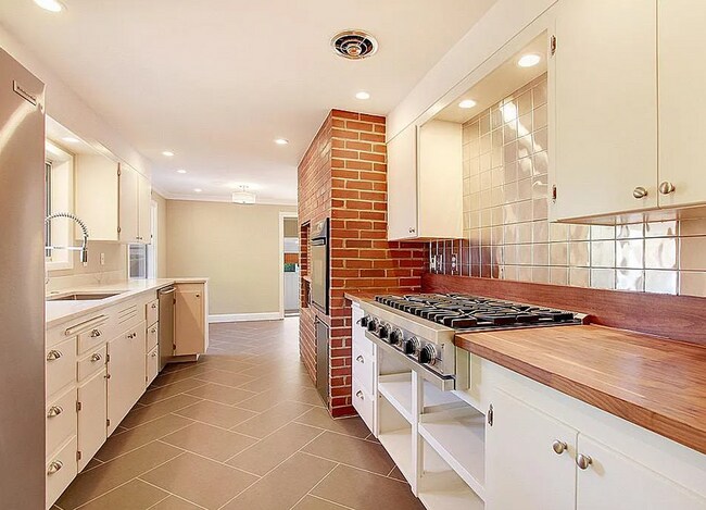 Building Photo - Just In Time for Spring!! Rare Opening 3 B...