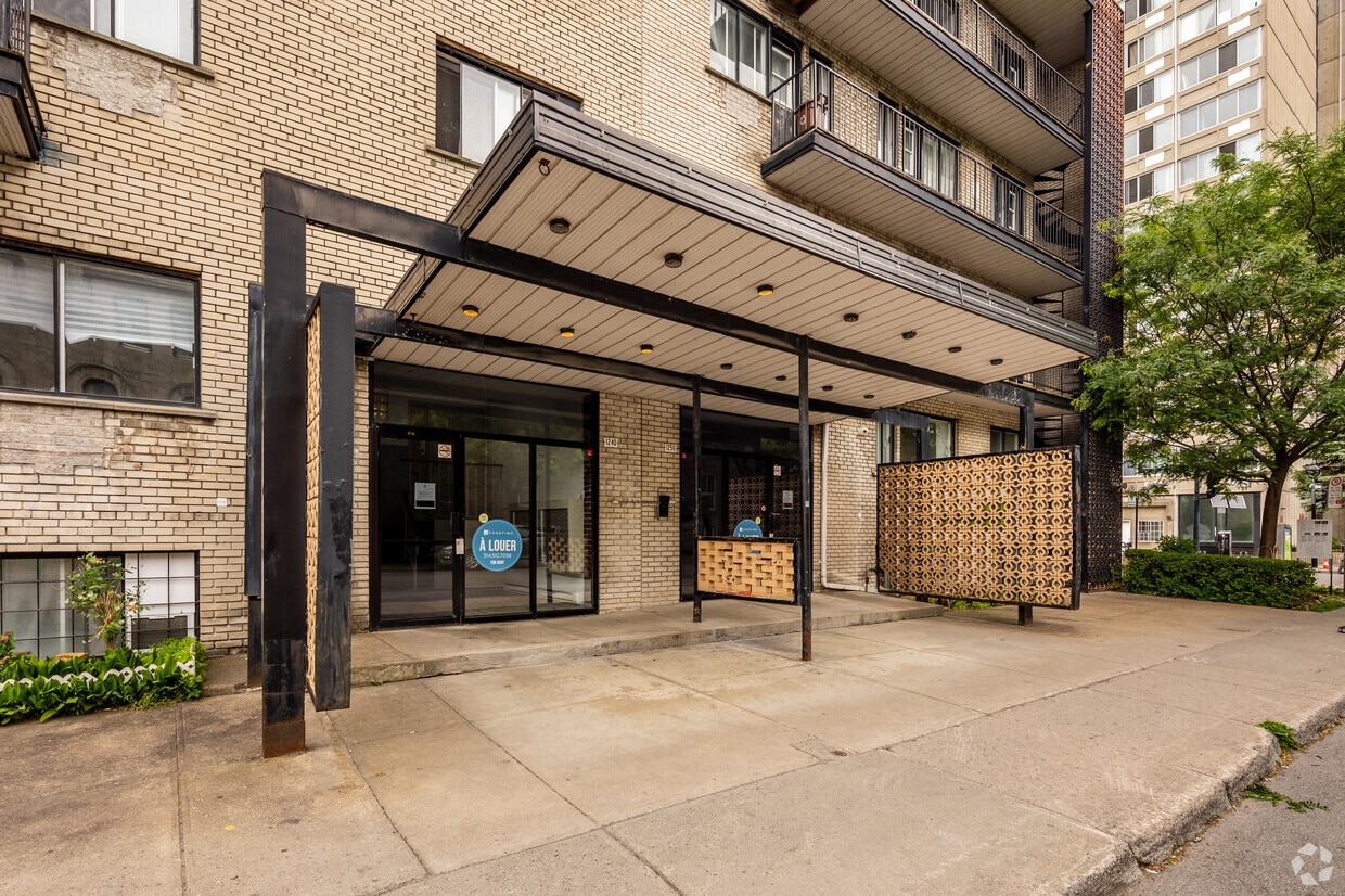 Building Entrance - 1240-1250 du Fort
