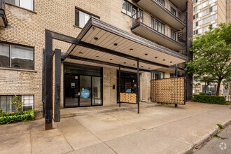 Building Photo - 1240-1250 Rue du Fort