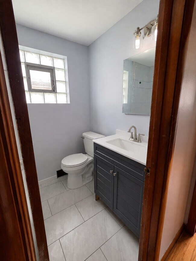 Baño principal - 136 S Iowa Ave