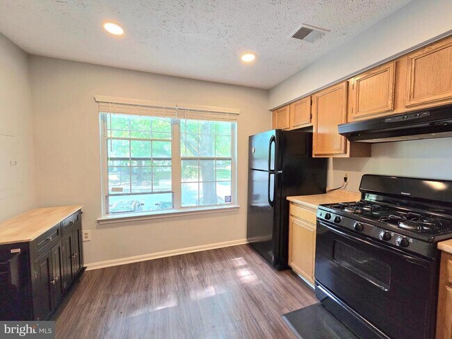Foto del edificio - 7266 Mahogany Dr