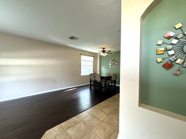 Building Photo - 920 Lost Grove Cir