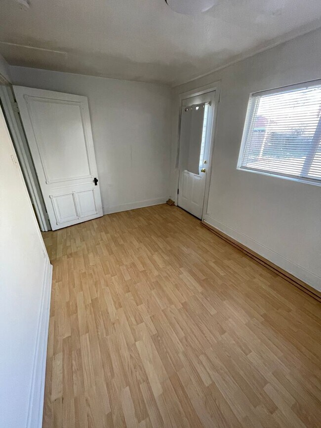 Foto del edificio - Pet Friendly 2 bedroom Apartment in SLC avenues