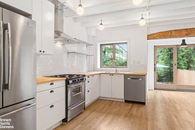 Foto del edificio - 370 6th Ave