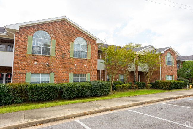 Building Photo - Gordon Oaks Retirement Community