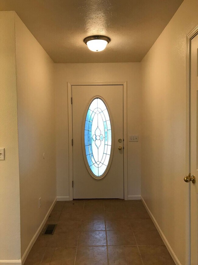 Building Photo - Executive Rental - Charming 3-bedroom 2 ba...