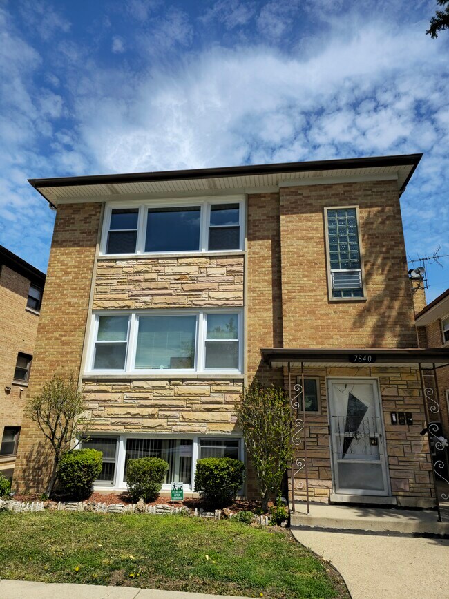 Foto del edificio - 7840 W Fullerton Ave