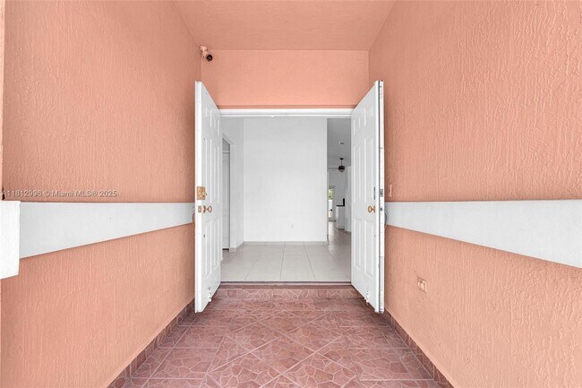 Foto del edificio - 8915 NW 164th St