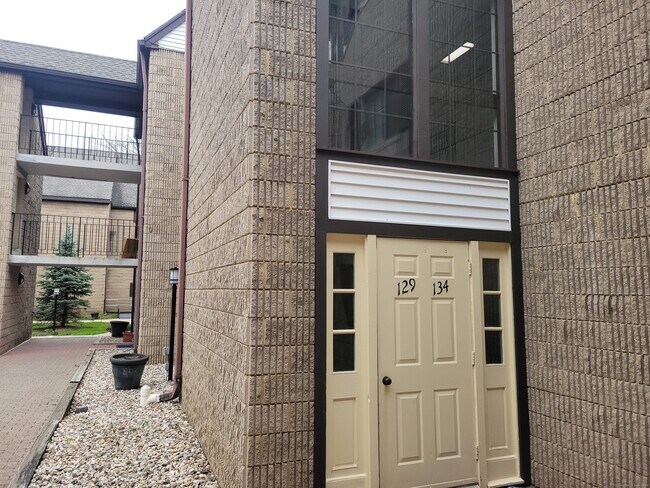 Foto del edificio - 181 Loomis Dr