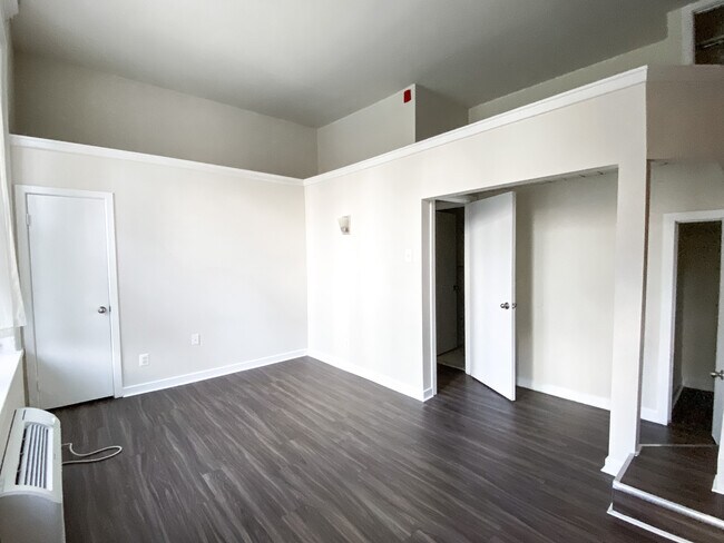 Building Photo - 2127 Walnut St