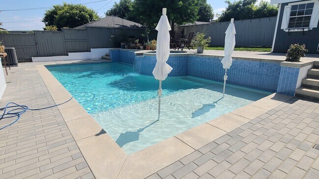 Pool with baja shelf and hot tub - 1931 Roosevelt Ave