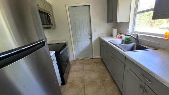 Foto del edificio - 1190 Pine Valley Ln