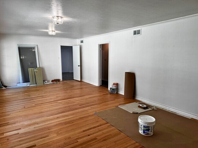 Building Photo - Spacious Family Home in Premier Wichita Fa...