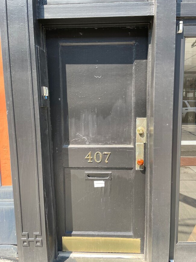 Building Photo - 405-407 Scott St.