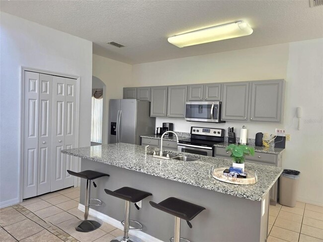 Building Photo - 1027 Balmoral Dr