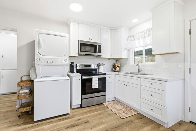 Building Photo - 1135 Florida St