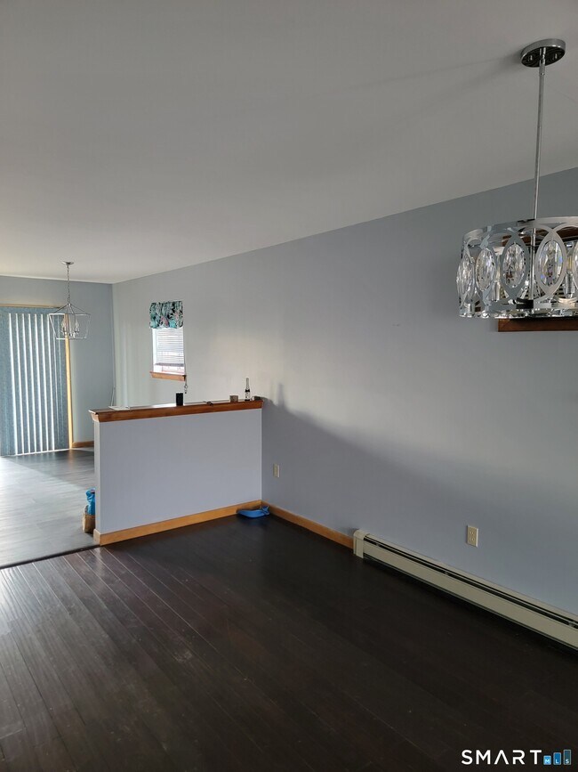 Foto del edificio - 235 High Ridge Dr