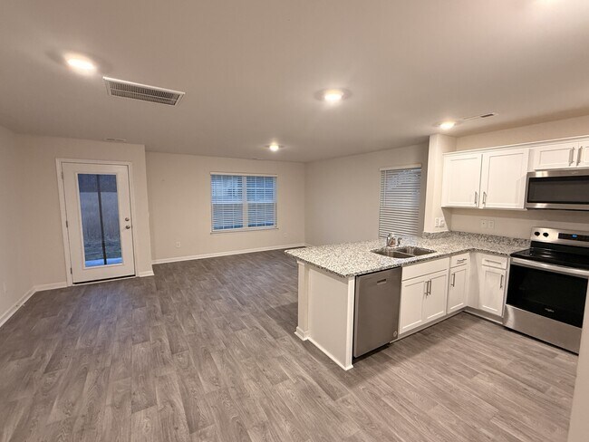 Building Photo - 3200 Tatlock Wy