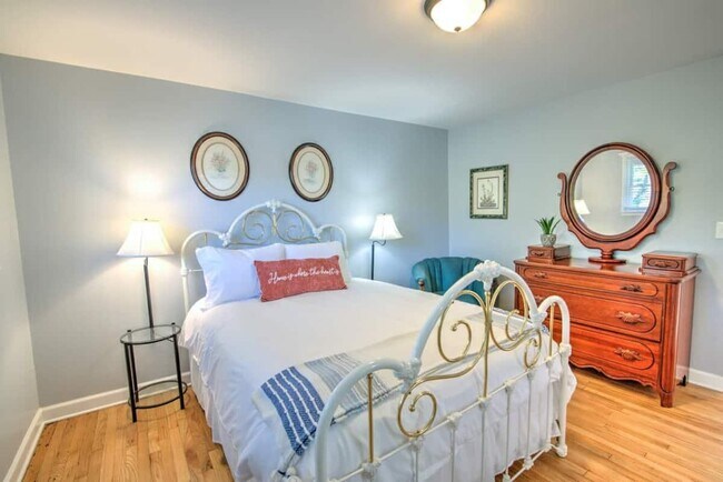 Foto del edificio - 201 Springdale Rd