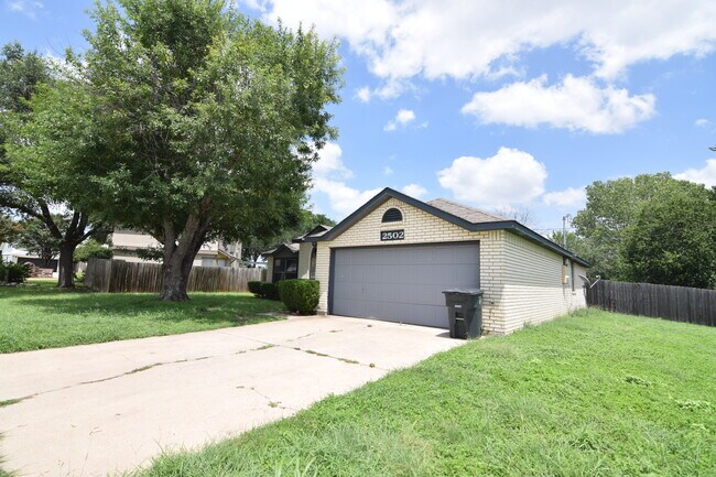 Building Photo - 2502 Willow Springs Rd