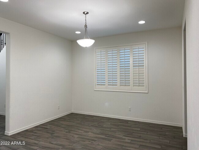 Building Photo - 2119 W Betty Elyse Ln