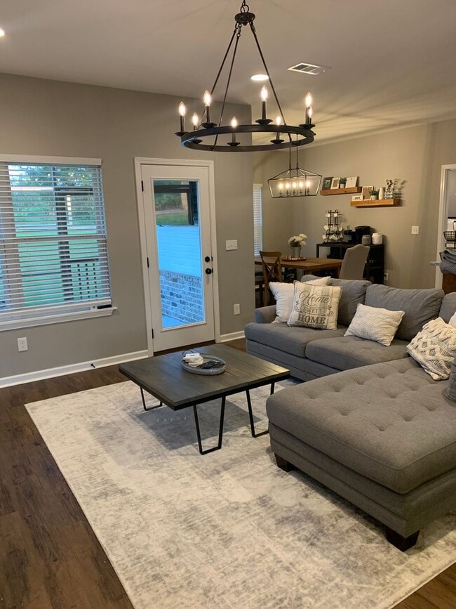 Building Photo - 4BD/2BA FOR RENT