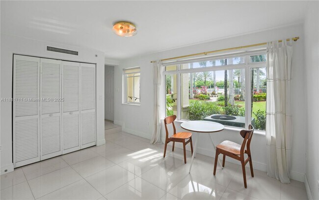 Foto del edificio - 18445 NE 27th Pl