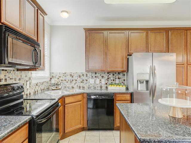 Building Photo - 2153 Parkview