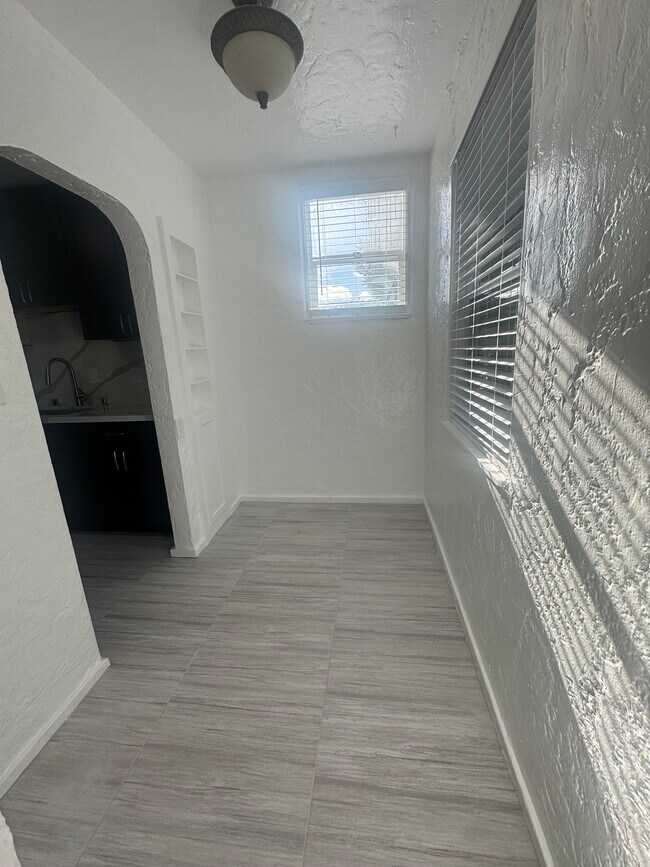 Foto del edificio - 245 Myrtle Rd