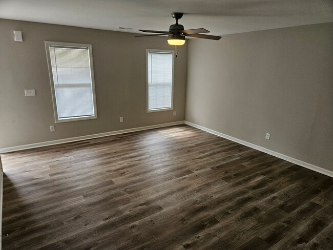 Building Photo - Lovely 2br 2.5ba End Unit Townhome! Availa...