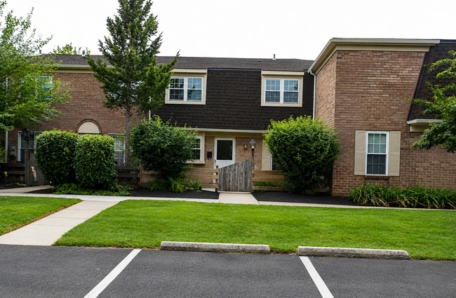 Building Photo - 221 Arbour Ct