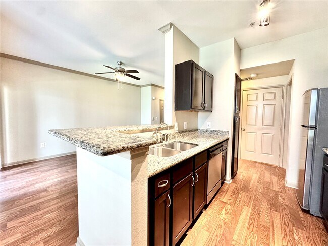 Foto del edificio - 702 Hadley St