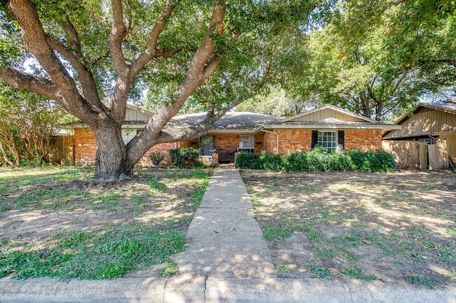 Spacious, Recently Updated Duplex! - Spacious, Recently Updated Duplex! Apartment