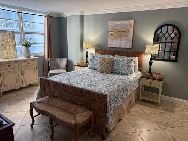 Building Photo - 6917 Collins Ave