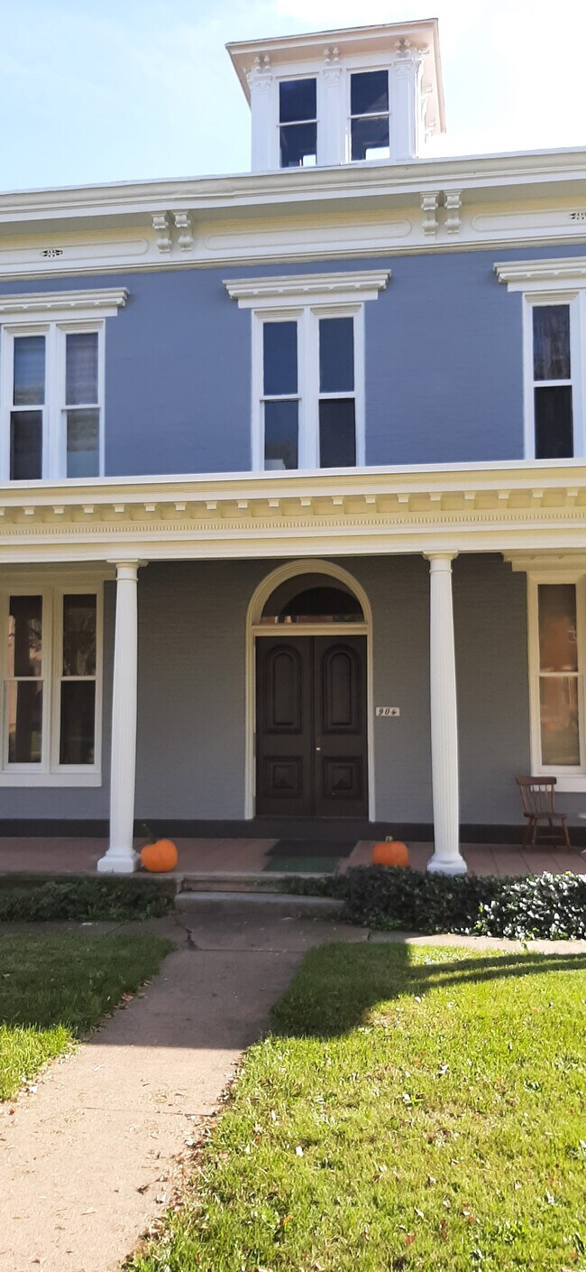 Building Photo - 904 Allegheny St