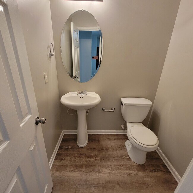 Foto del edificio - Newer Home For Rent 2 Story - Just Like Br...