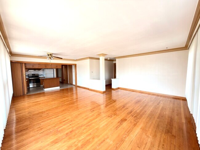 Foto del edificio - 7056 S Campbell Ave