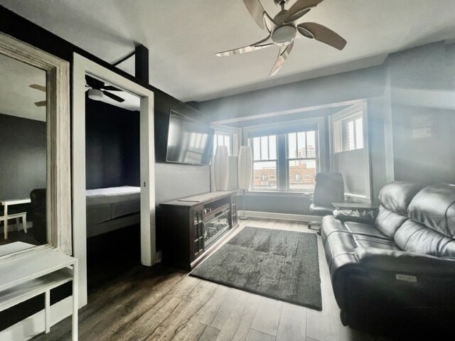 Foto del edificio - 230 E 9th St