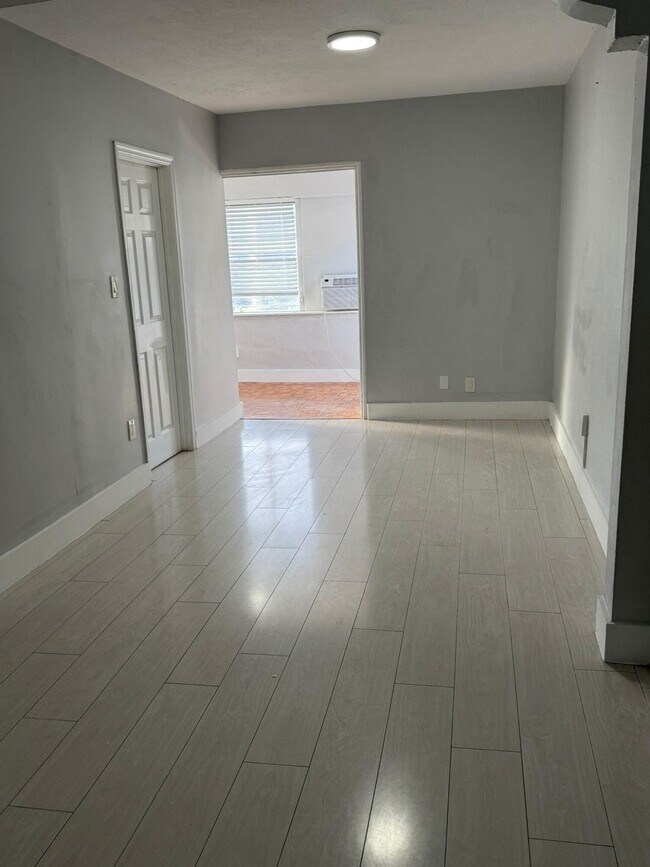 Foto del edificio - 1736 SW 21st St