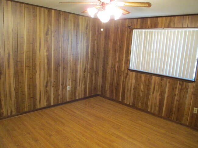 Building Photo - 3 Bedroom, 1 bath home in Metairie