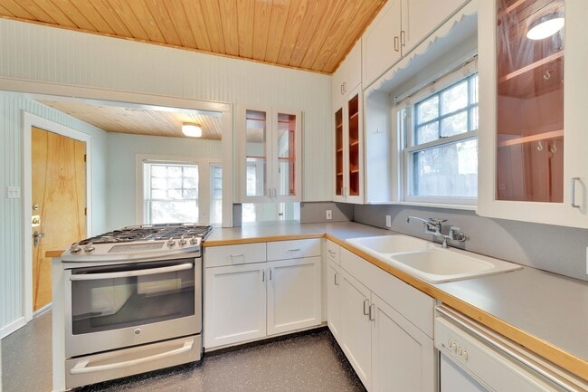Building Photo - 3014 Hemphill Park