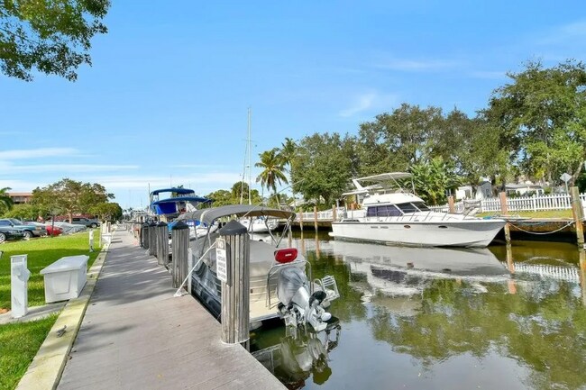 Foto del edificio - 900 River Reach Dr